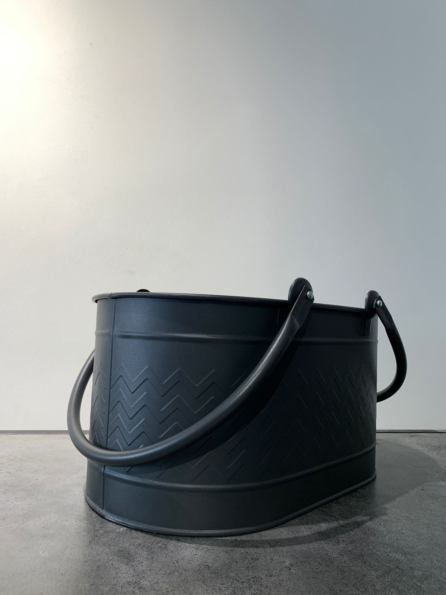 Çift Kulplu Siyah Odun Kovası