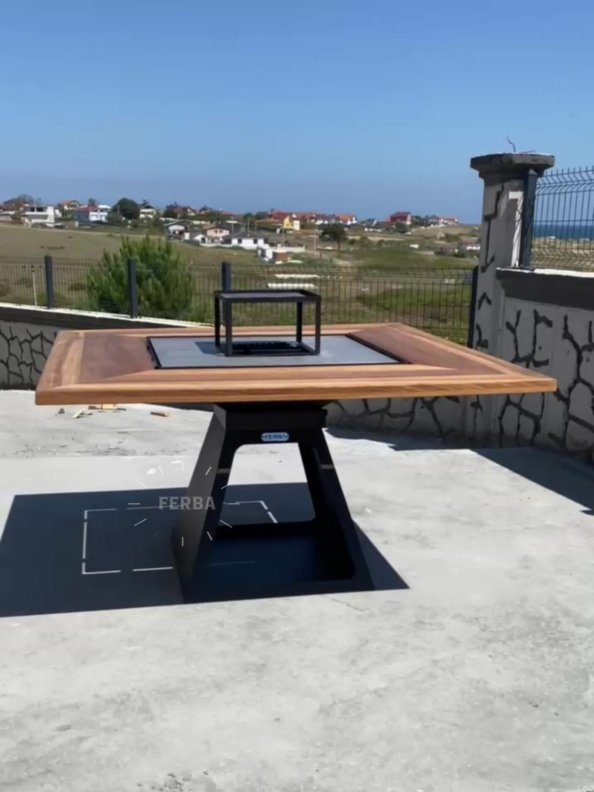 FERBA Initium Model Iroko Ahşap Bahçe Mangal Masa(PASLANMAZ IZGARALI)