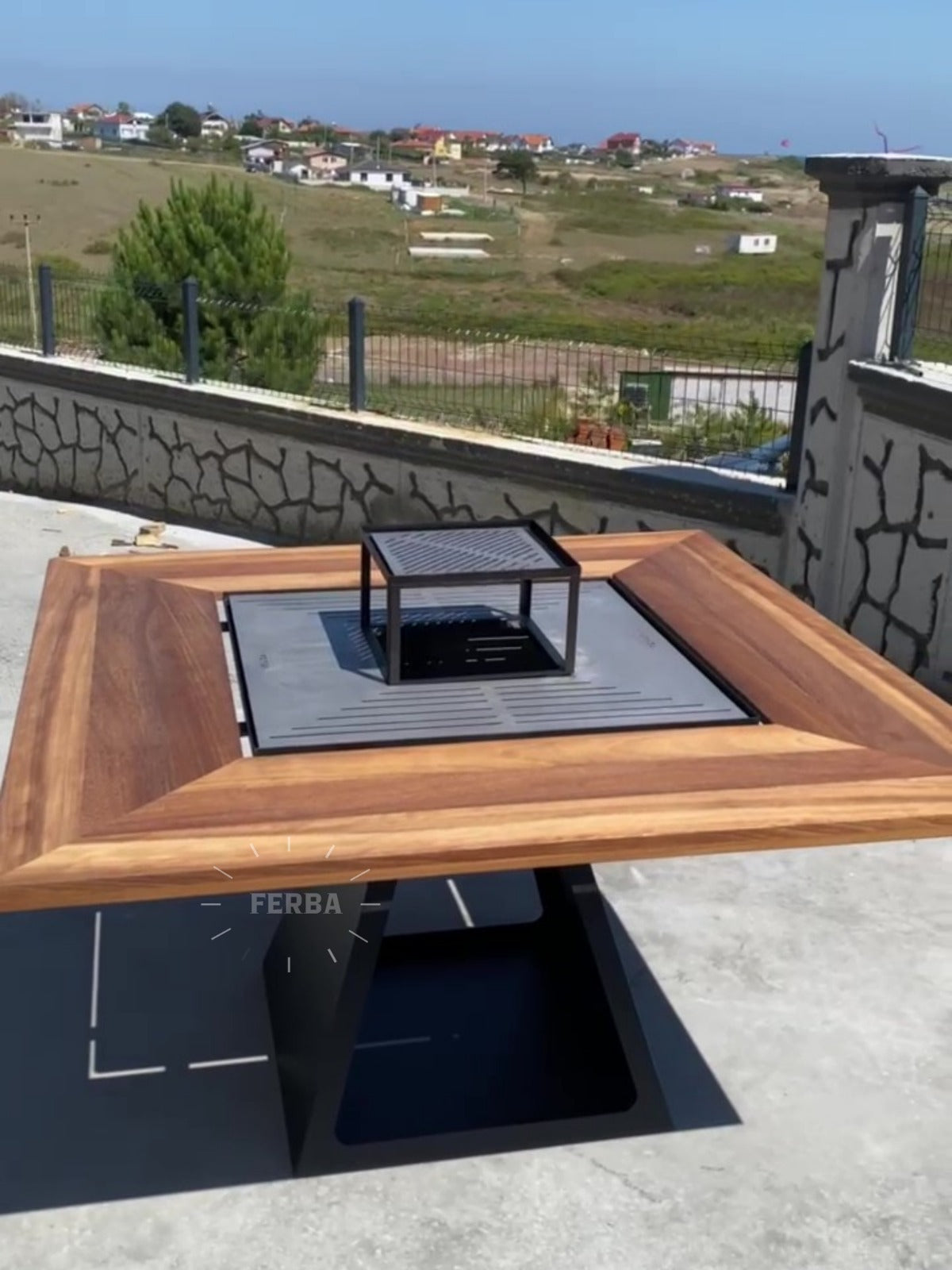 FERBA Initium Model Iroko Ahşap Bahçe Mangal Masa(PASLANMAZ IZGARALI)