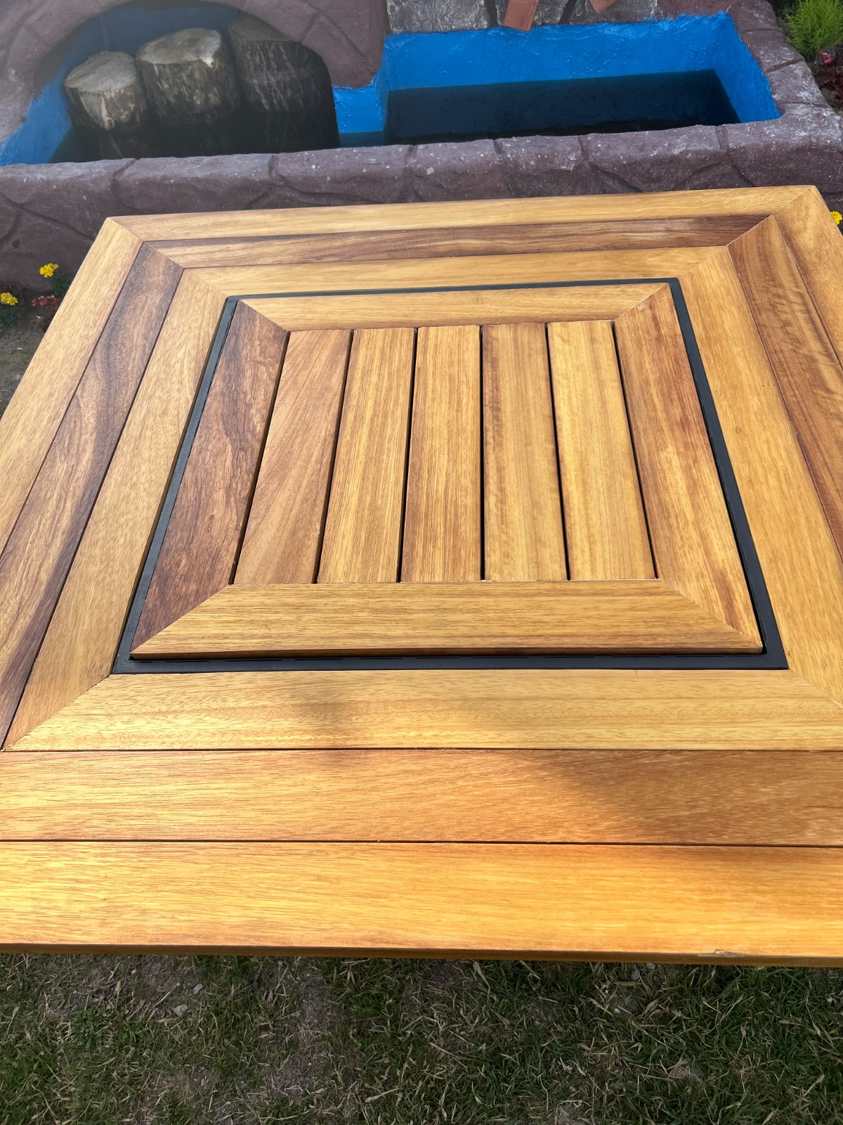 FERBA Initium Model Iroko Ahşap Bahçe Mangal Masa(PASLANMAZ IZGARALI)