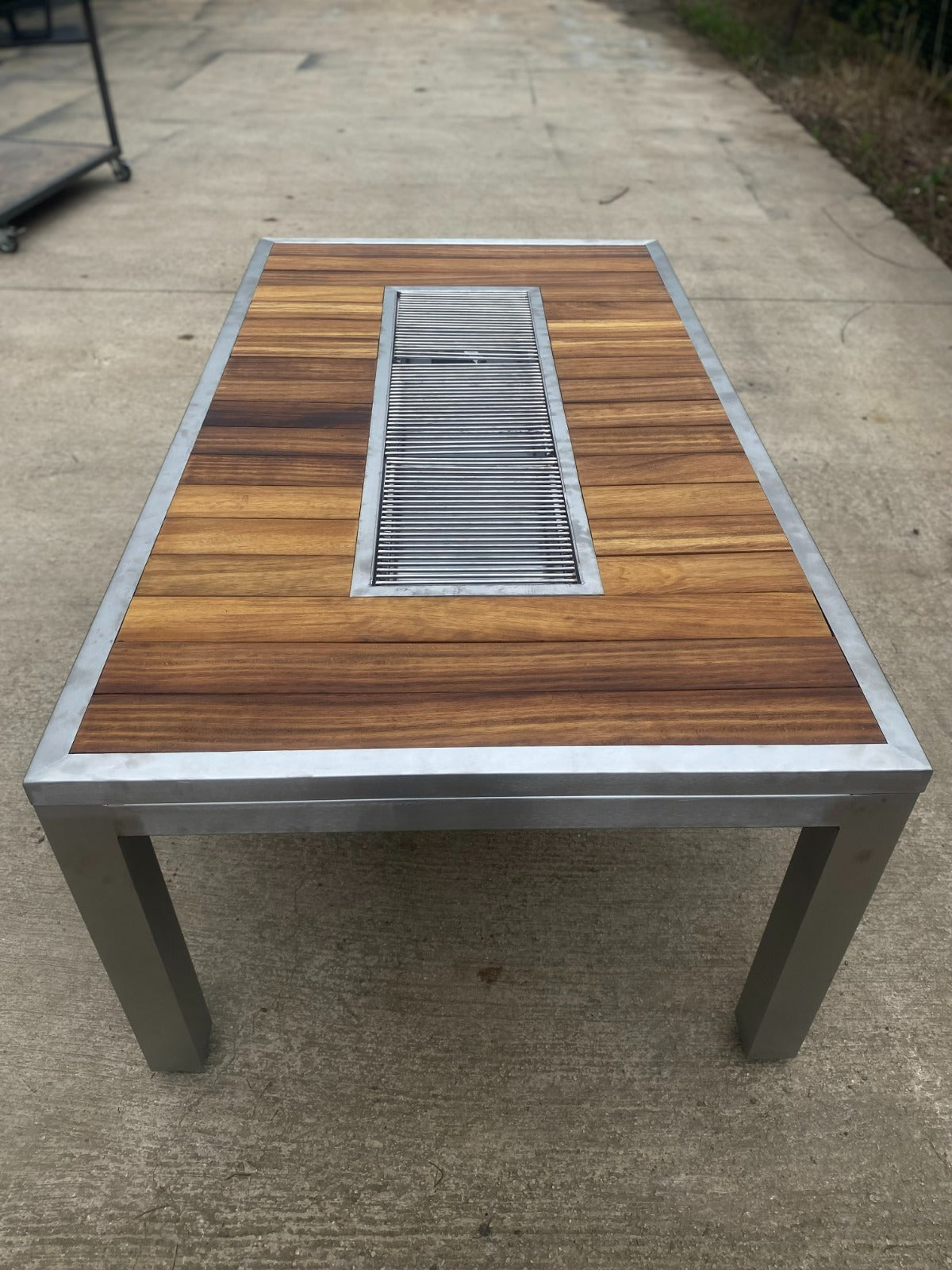 FERBA Paslanmaz İroko Bahçe Mangal Masa