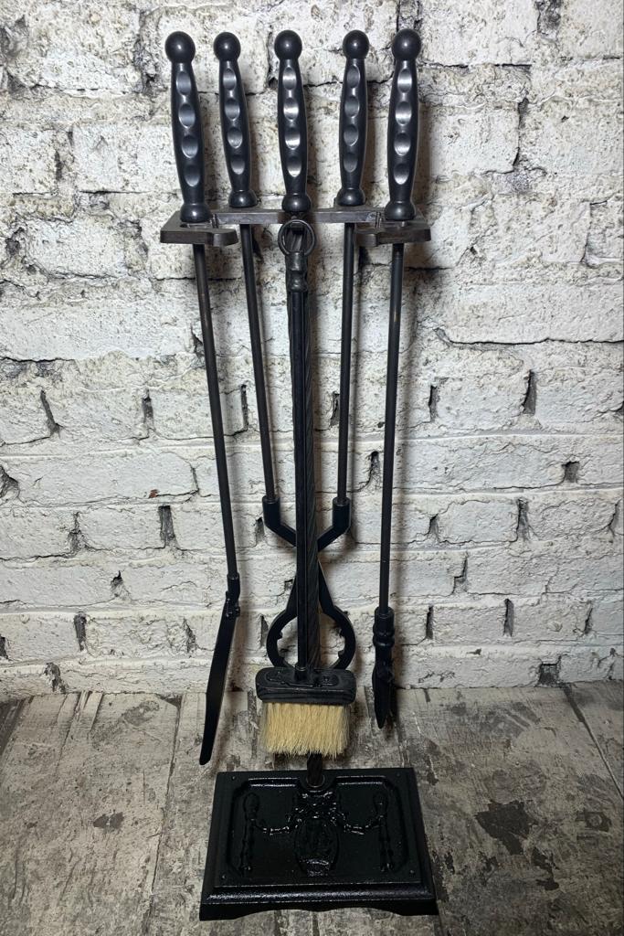 Model Parmak İzli Başlıklı Fransız Şömine Maşa Takımı