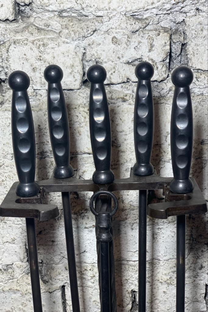 Model Parmak İzli Başlıklı Fransız Şömine Maşa Takımı