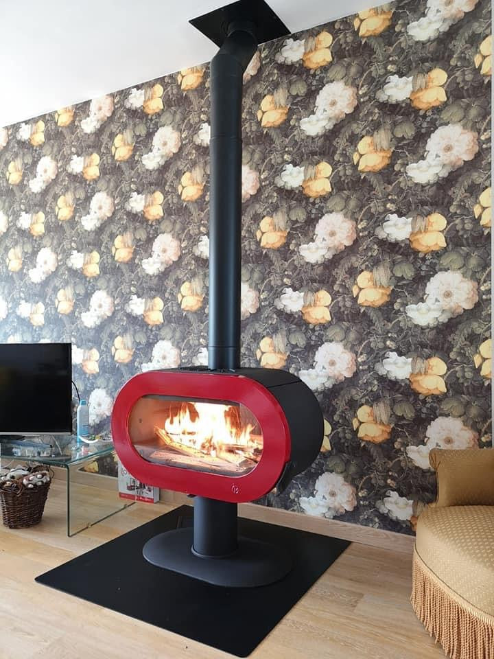 INVICTA Fifty On Pedestal Kırmızı Seramikli Döküm Odun Sobası