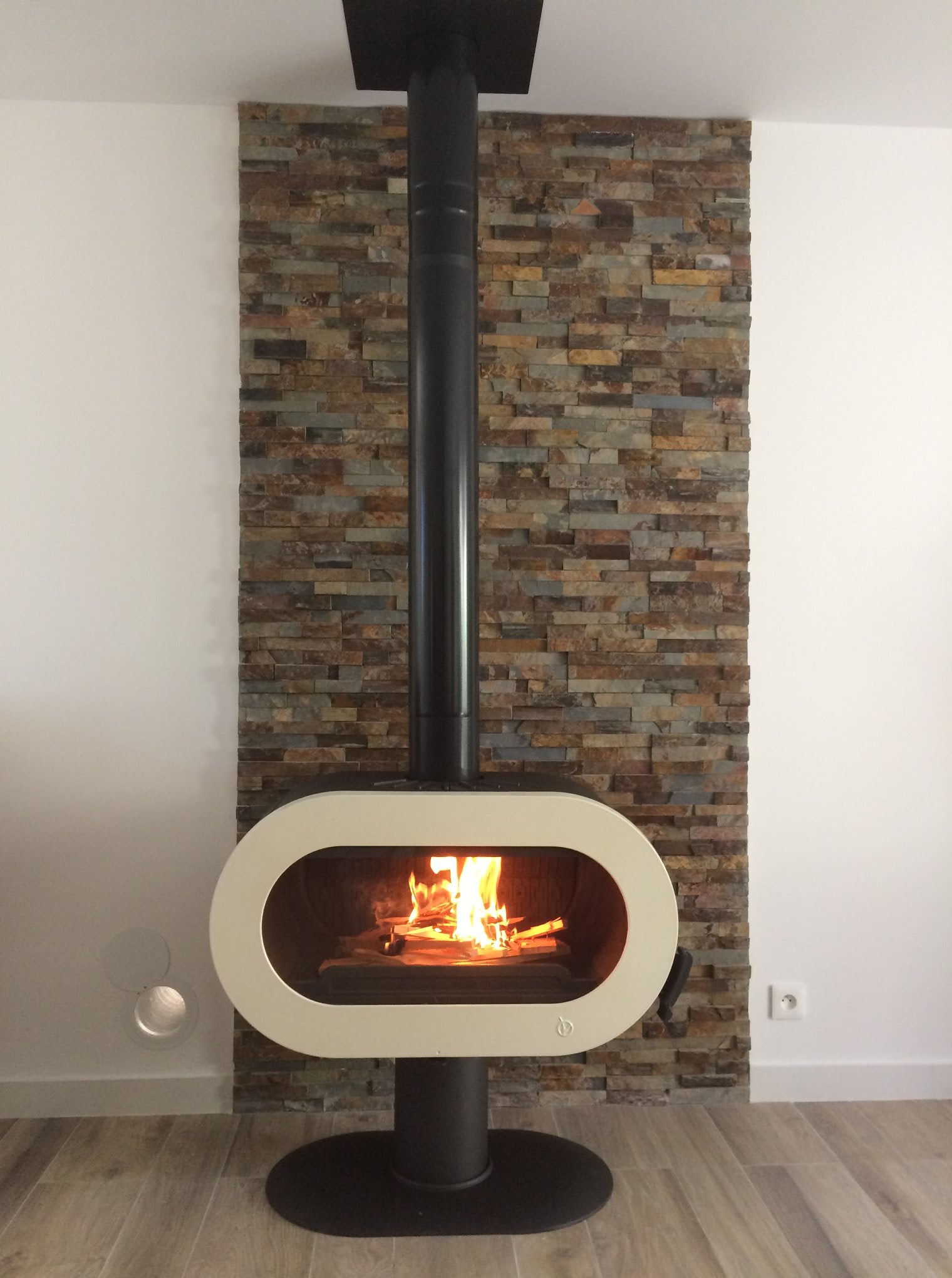 INVICTA Fifty on Pedestal Krem