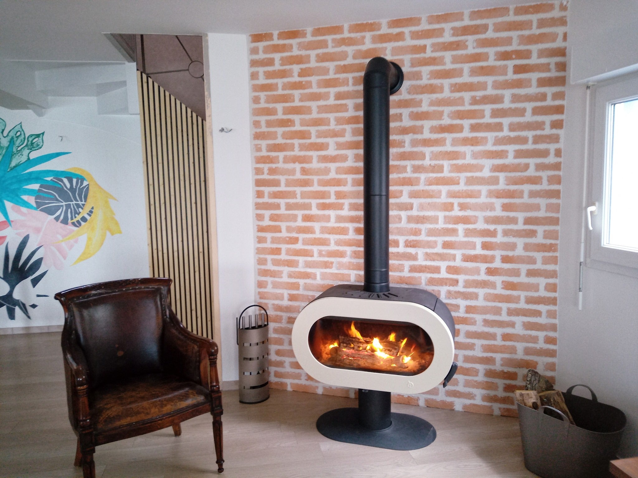 INVICTA Fifty on Pedestal Krem