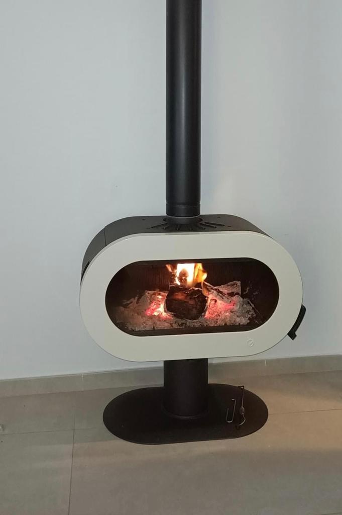 INVICTA Fifty on Pedestal Krem