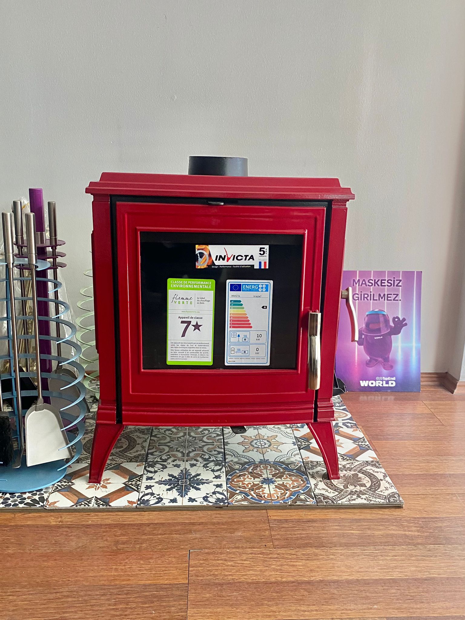 INVICTA Sedan M Kırmızı Döküm Odun Sobası