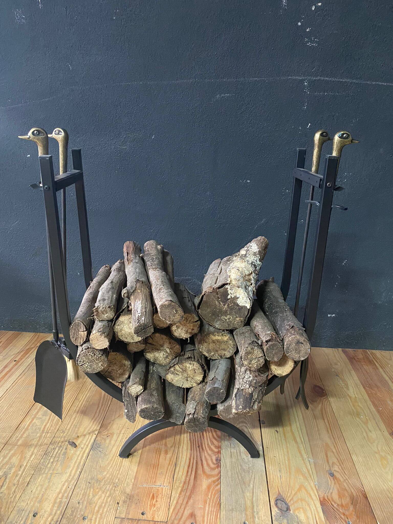 Metal Oval Şömine Odunluğu ve Ördek Başlıklı Maşa Takımı