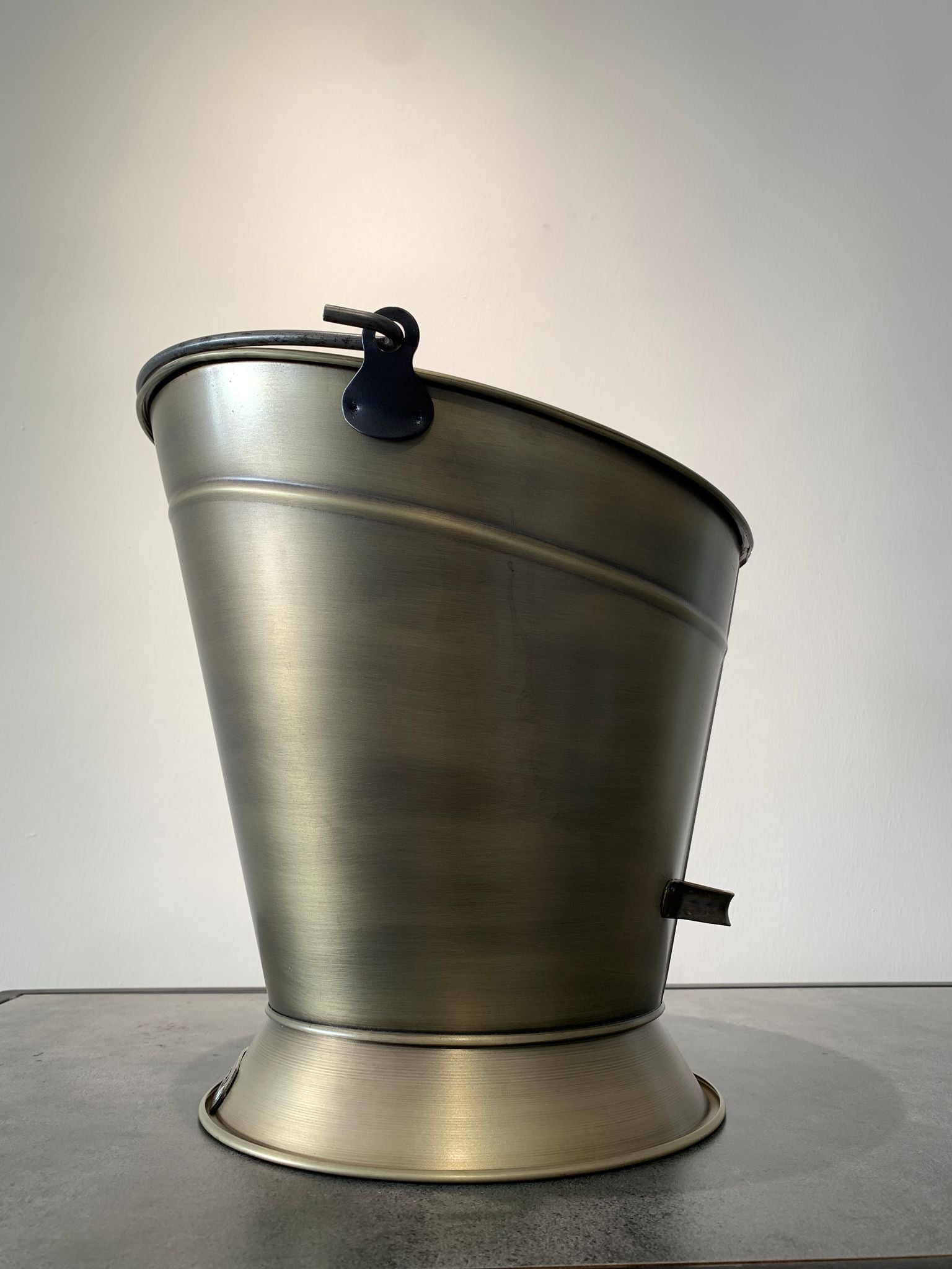 Yuvarlak Antik Bronz Odun Kovası