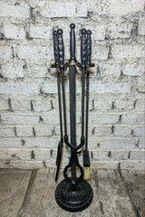 Yuvarlak Taban Siyah Parmak İzli Başlıklı Şömine Maşa Takımı