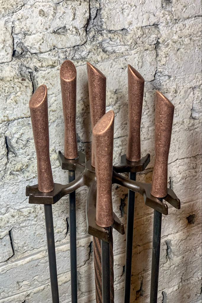 Yuvarlak Tabanlı Antik Bakır Ruj Başlıklı Şömine Maşa Takımı