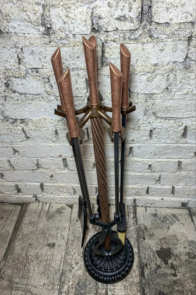 Yuvarlak Tabanlı Antik Bakır Ruj Başlıklı Şömine Maşa Takımı